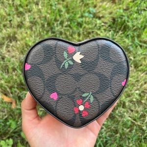 NWT COACH Heart Trinket Box Signature Canvas Heart Petal Print 7752 True Pink